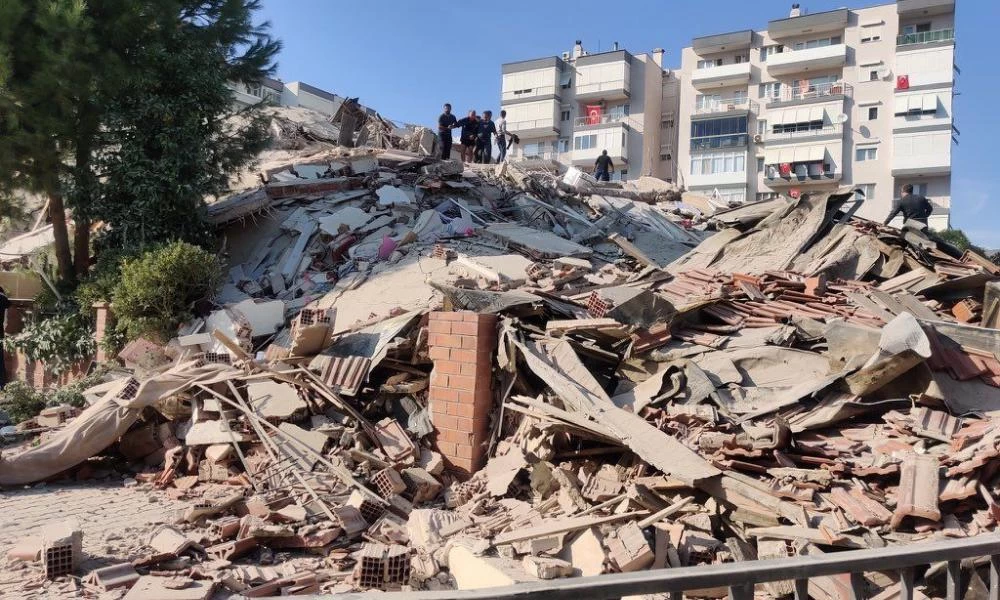 Σεισμός- Τουρκία: Δεκάδες οι εγκλωβισμένοι - Κατέρρευσαν 6 κτίρια